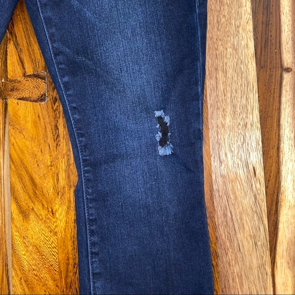 Cabi Dusk Destructed Skinny Jeans - Picture 3 of 11